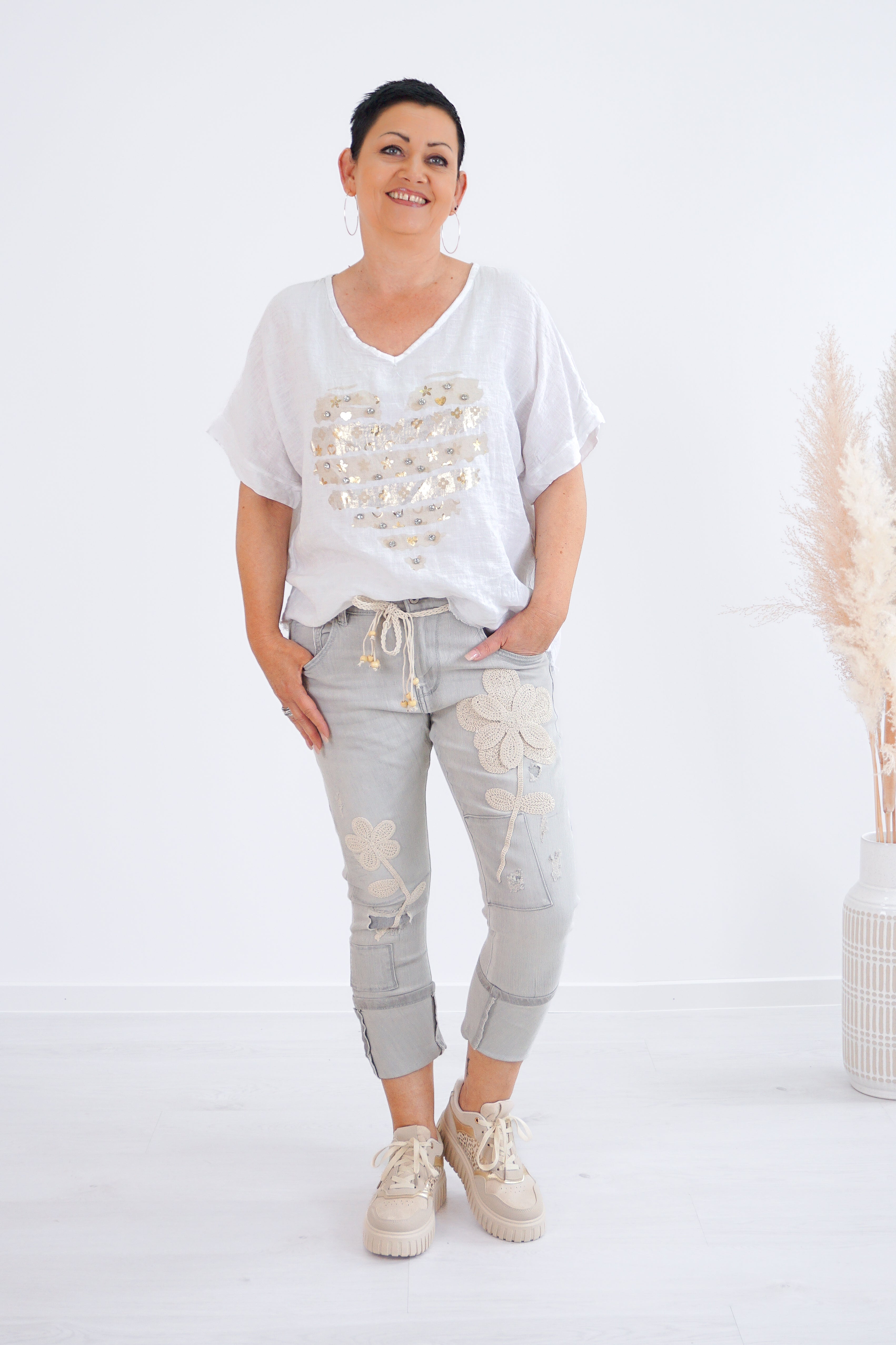 Sexy Woman Jeans mit gehäkelten Blumen