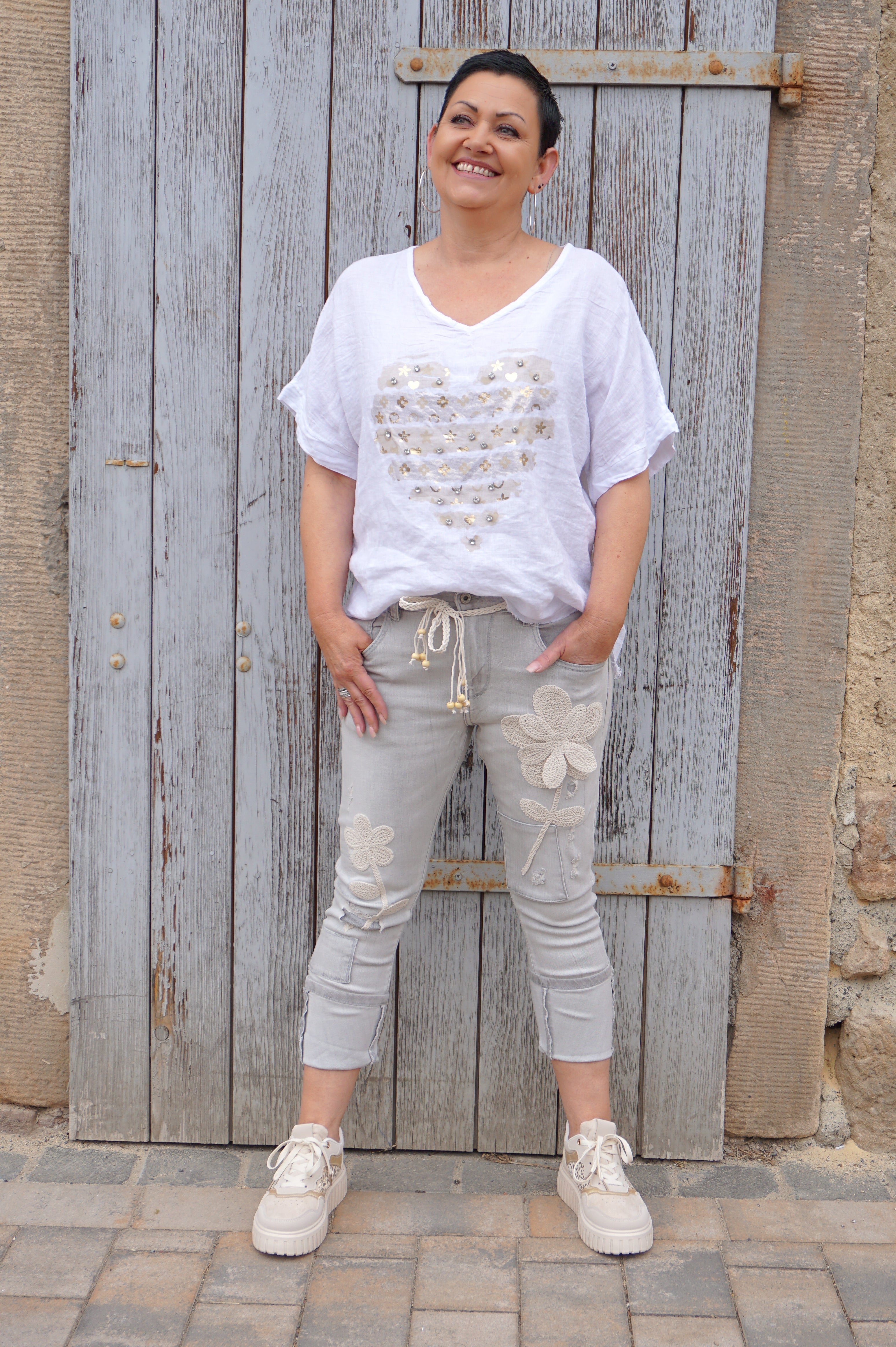Sexy Woman Jeans mit gehäkelten Blumen