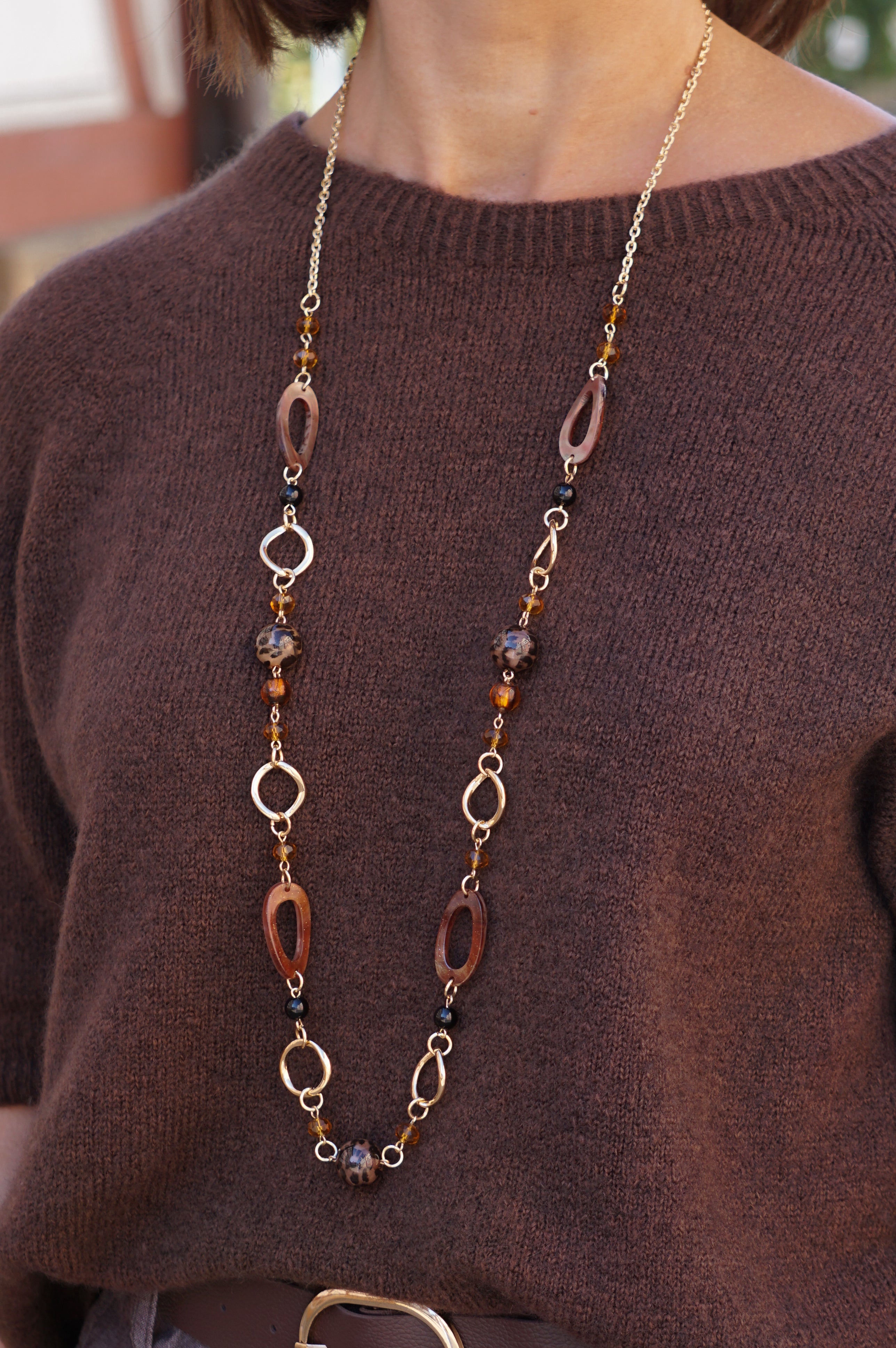 Lange Kette mit verschiedenen Details