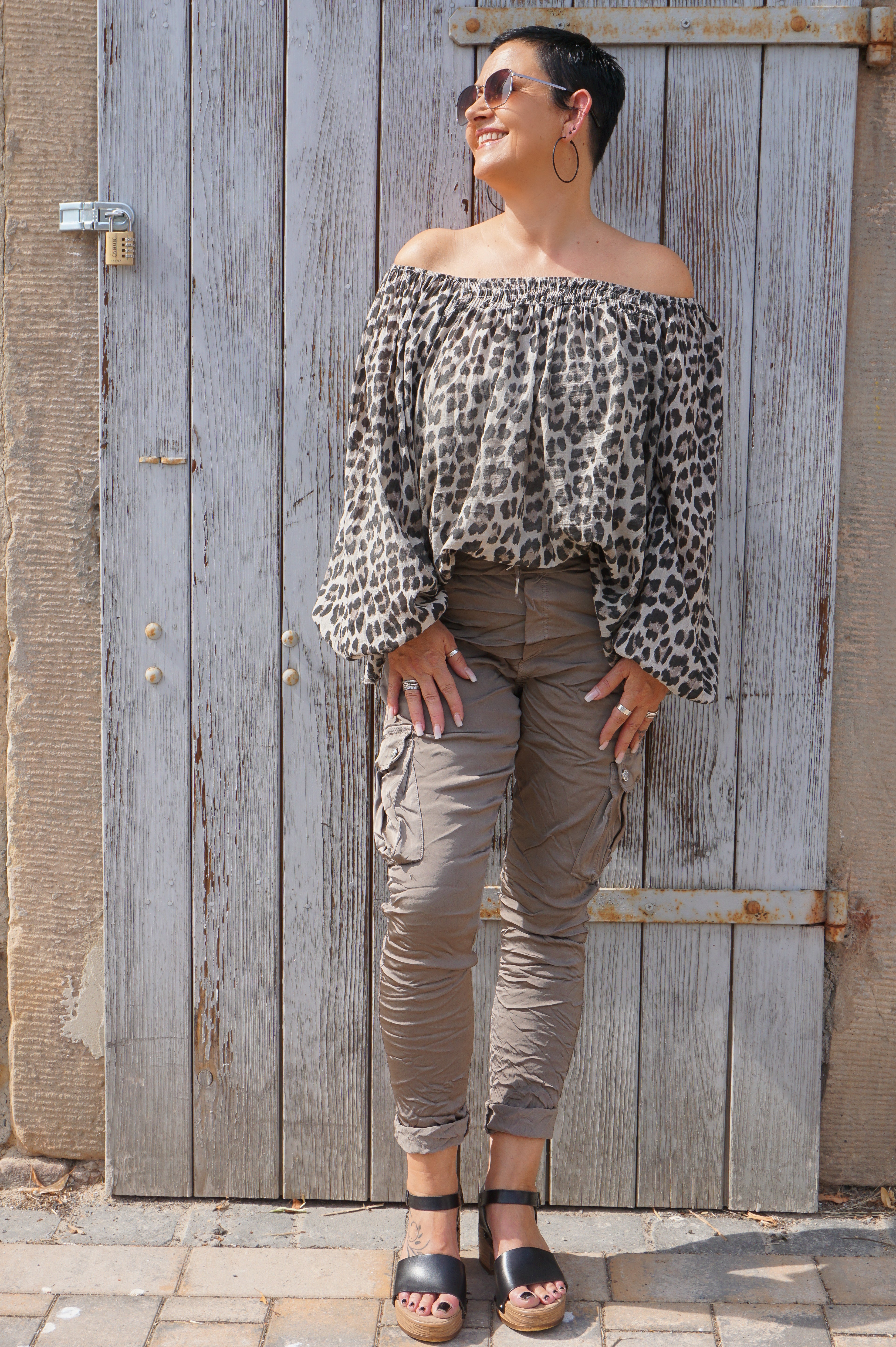 Bluse mit Gummizug im Leo Look, taupe