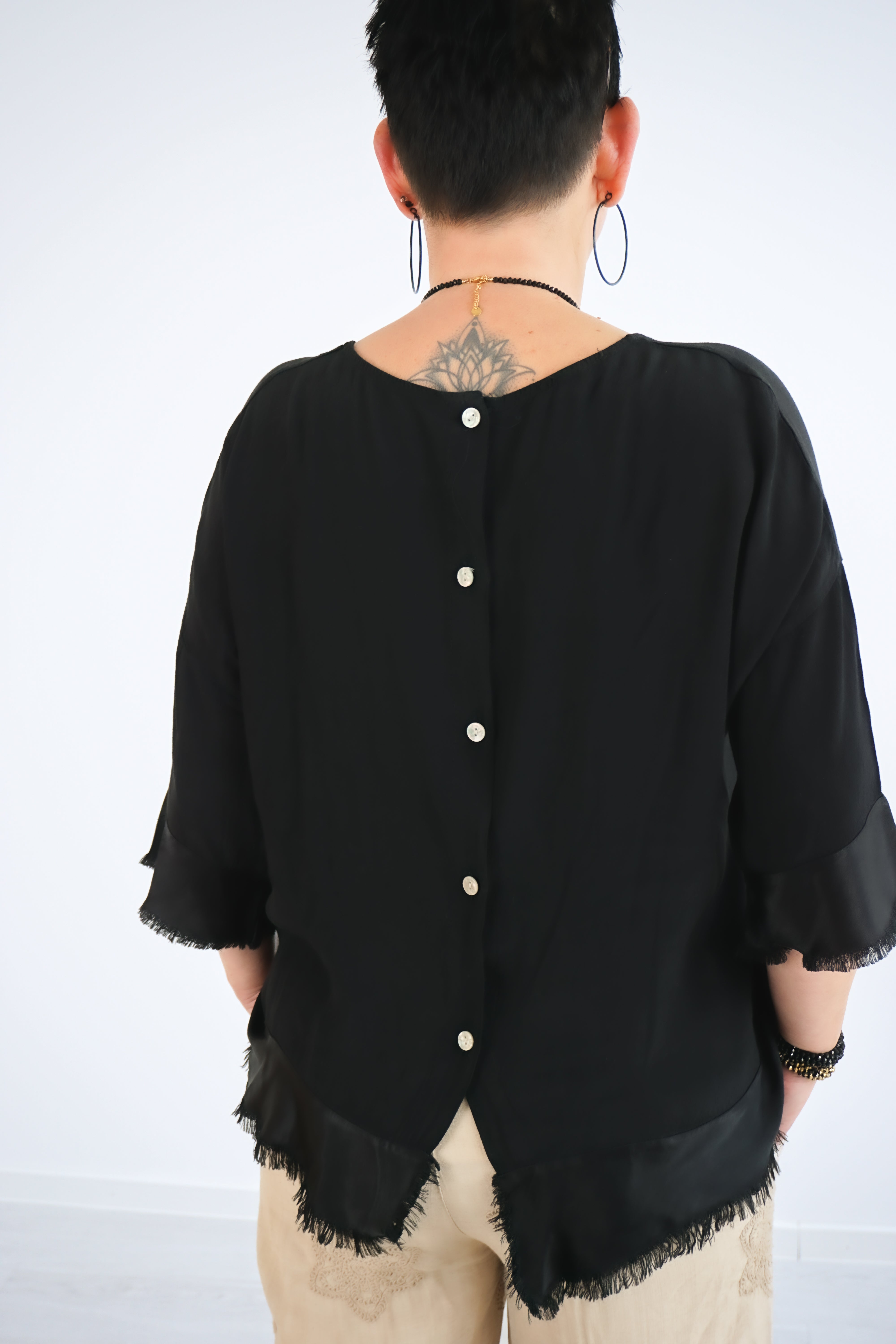 Blusenshirt mit Satin Details, schwarz