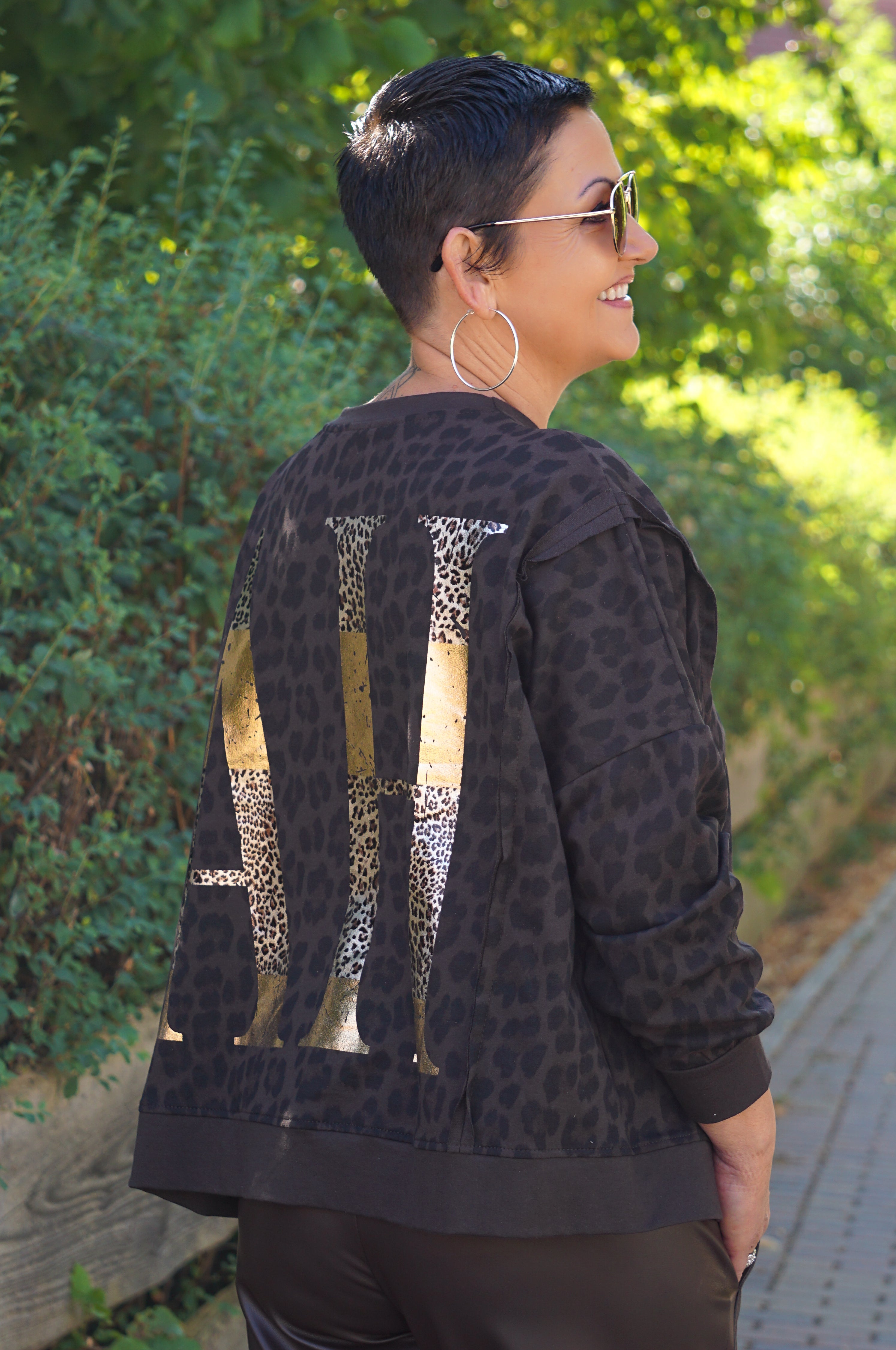 Sweatshirt mit Leo Print "YEAH", schokobraun