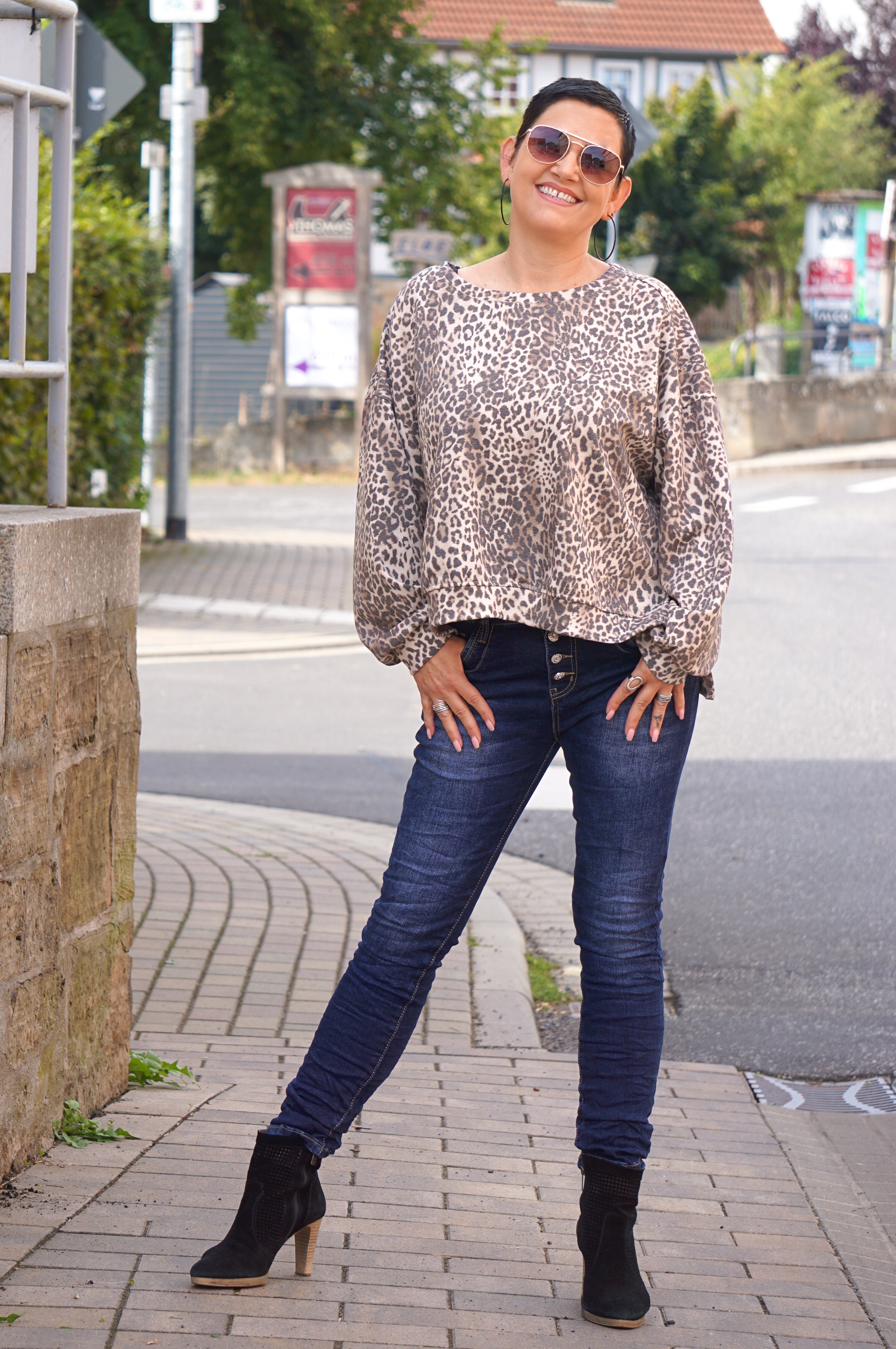 Sweatshirt mit Leo Print