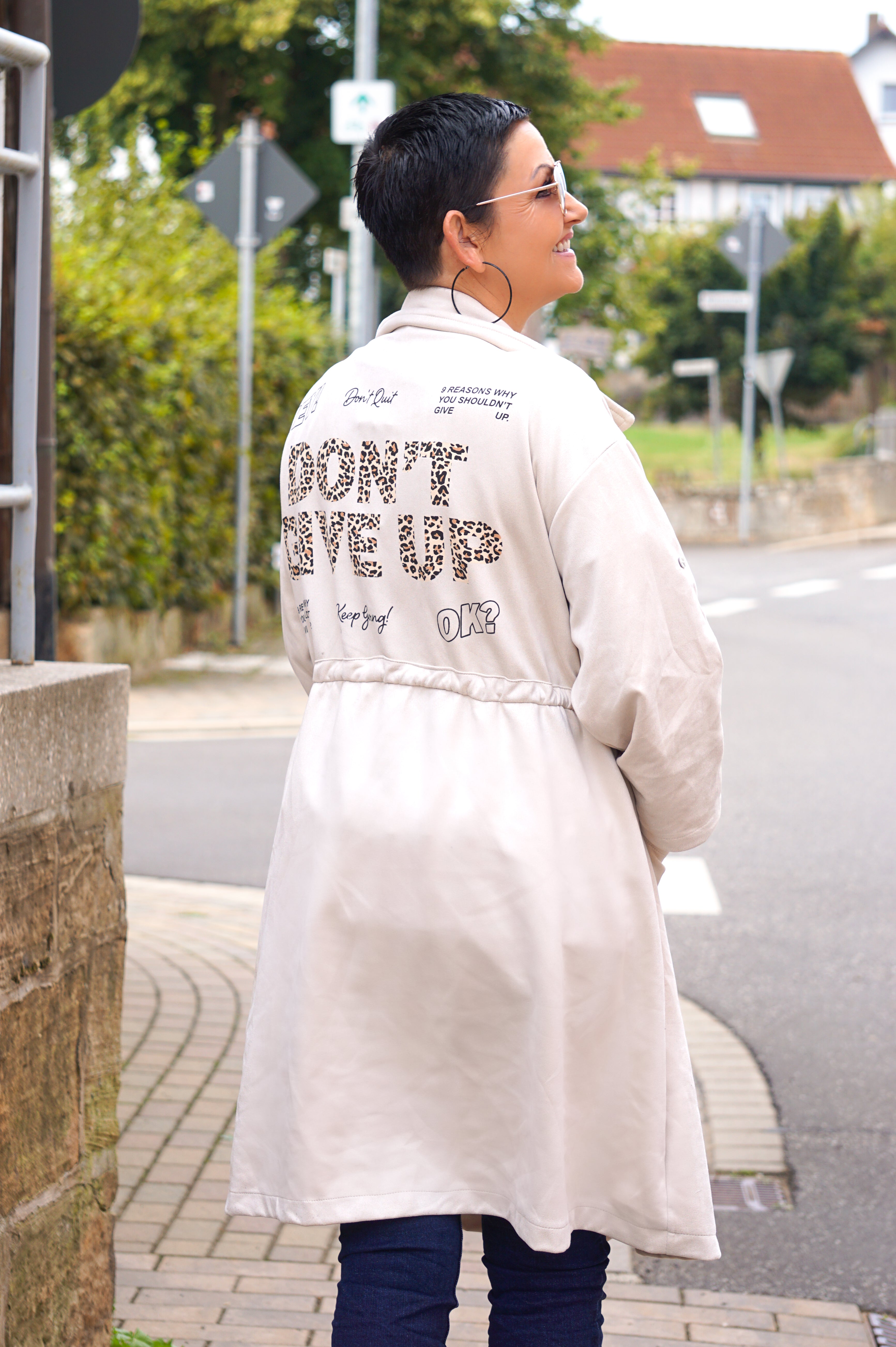 Wildlederimitat Mantel „don’t give up“, beige