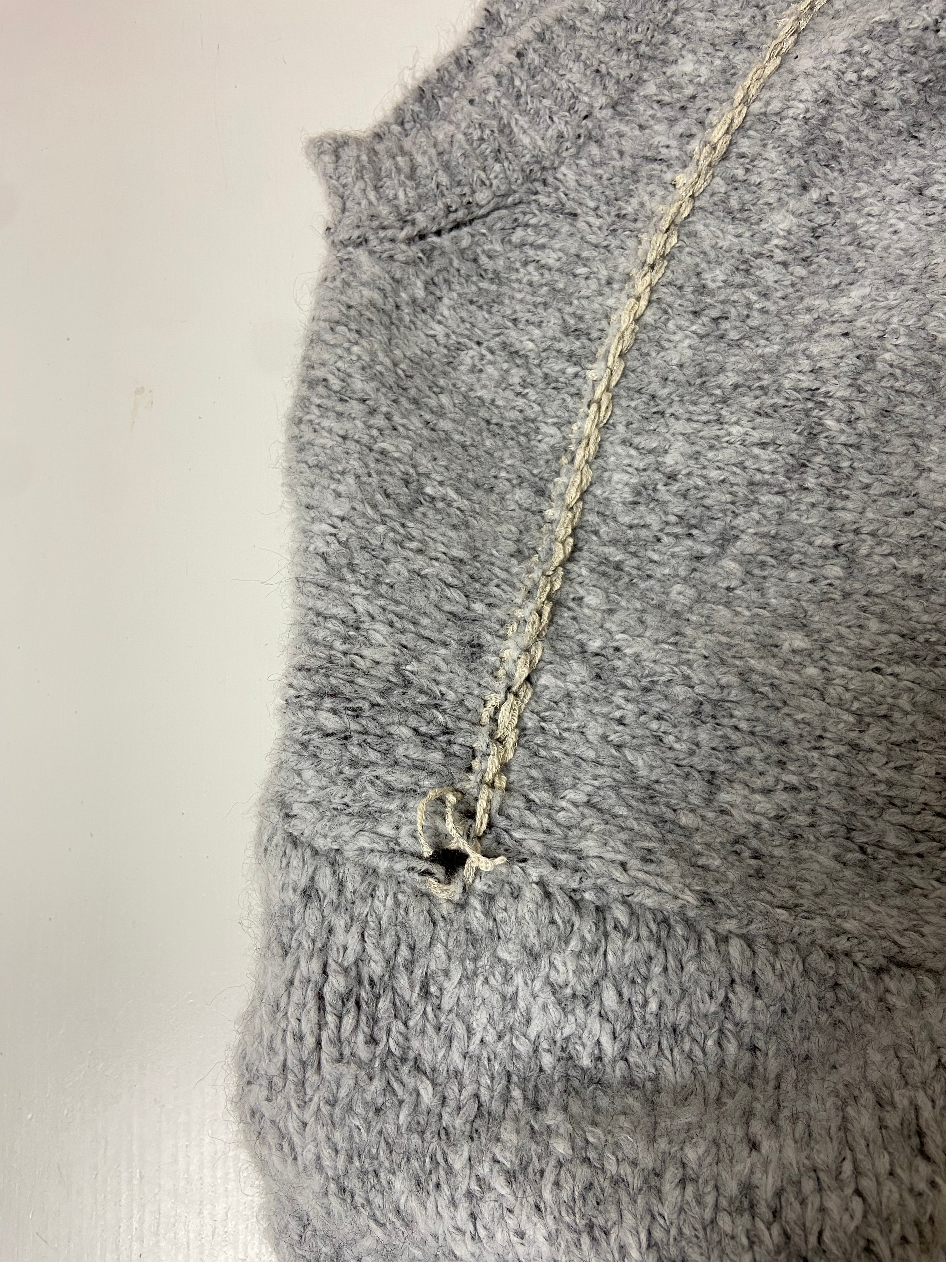 Zweite Wahl - Strickpulli, grau - Vom Umtausch ausgeschlossen