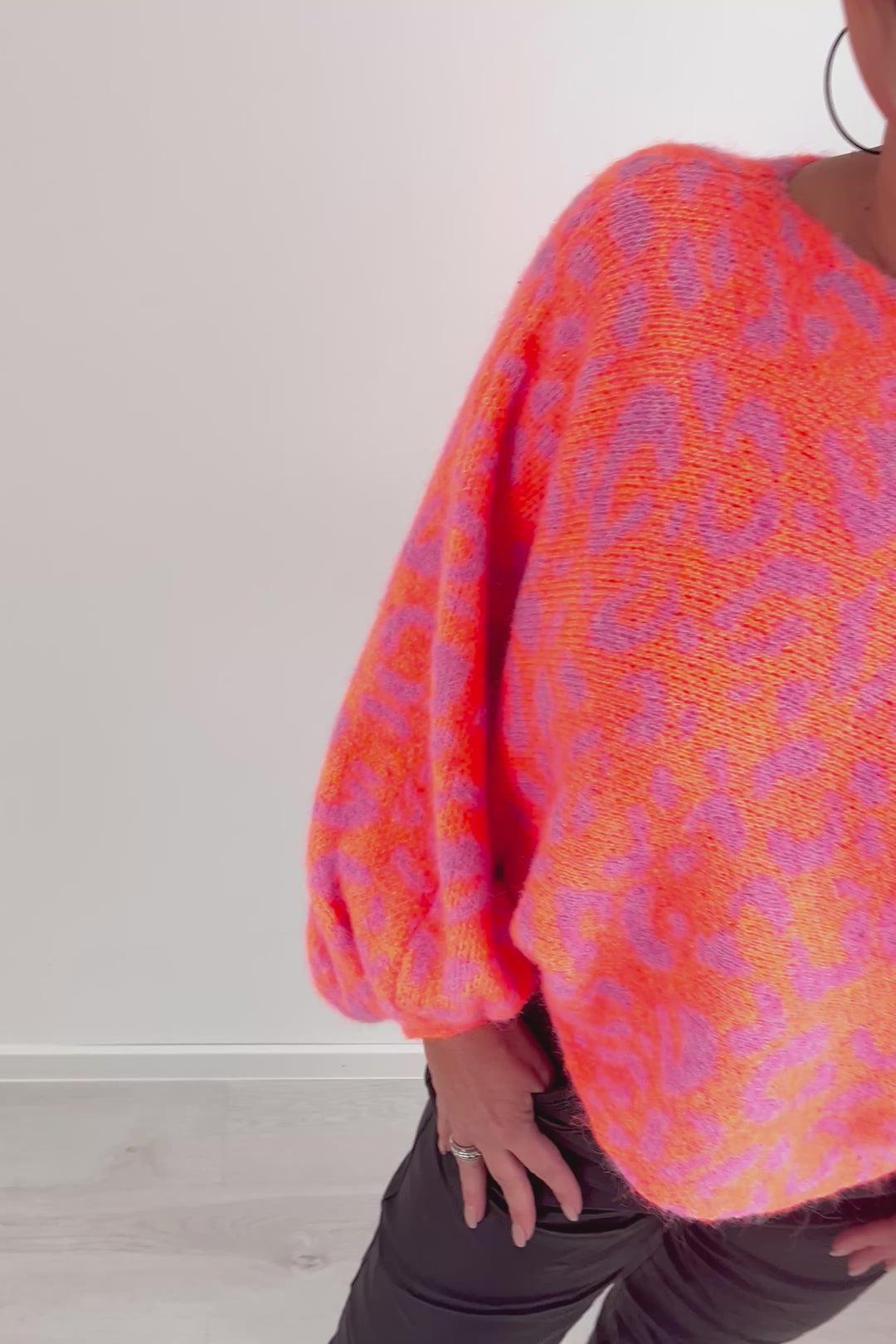 Leo Strickpulli mit weiten Ballonärmeln, neonorange/candy pink